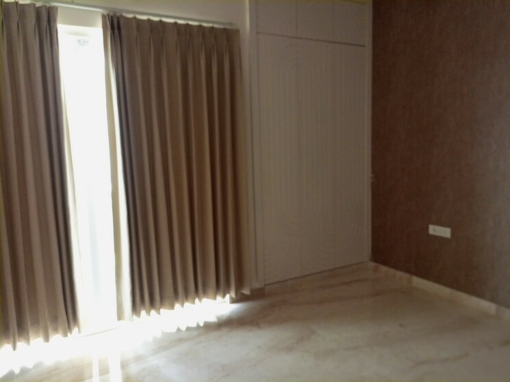 Room, sector 150 5 Bedroom 6000 Sq.Ft. Independent House In Sector 150 Noida 7669087
