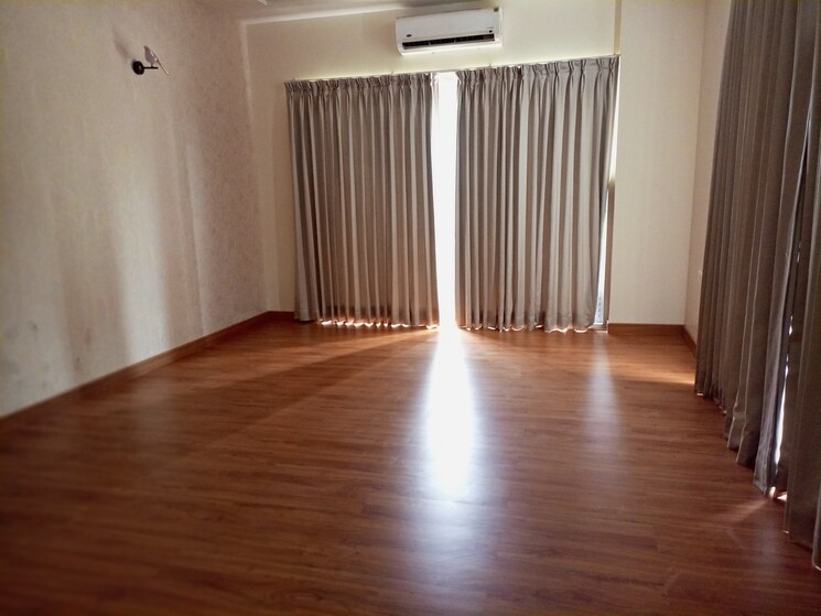 Room, sector 150 5 Bedroom 6000 Sq.Ft. Independent House In Sector 150 Noida 7669087