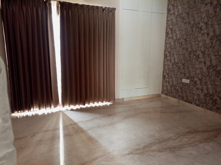 Room, sector 150 5 Bedroom 6000 Sq.Ft. Independent House In Sector 150 Noida 7669087