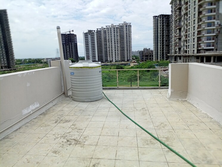 Terrace, sector 150 5 Bedroom 6000 Sq.Ft. Independent House In Sector 150 Noida 7669087