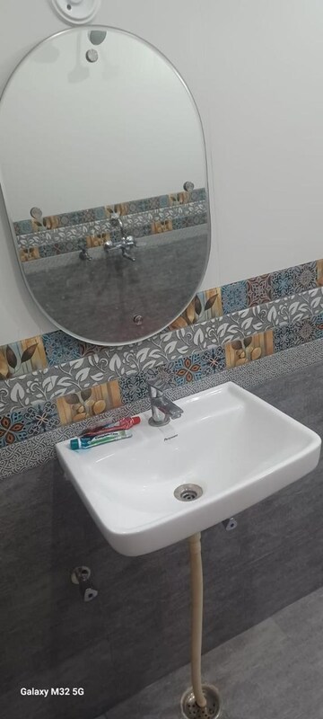 Furnished Amenities in 2 BHK Independent House at Wazirganj – for Rent