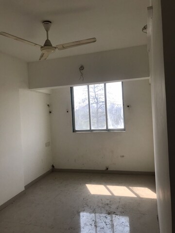 Room in 1 RK Apartment at Greenfields Apartment, Lower Parel – for Sale
