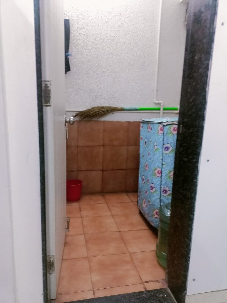 Bathroom, eisha-basilla 2 Bedroom 1200 Sq.Ft. Apartment In Kondhwa Pune 7669313