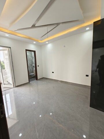 Room in 4 BHK Builder Floor at BPTP Parkland Pride, Sector 77 – for Sale