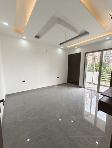 Master Bedroom in 4 BHK Builder Floor at BPTP Parkland Pride, Sector 77 – for Sale