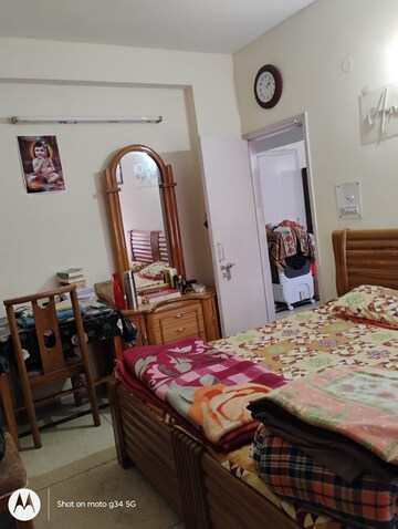 रेसिडेंशियल फ्लैट वर्ग फुट फॉर रेंट इन द्वारका मोर दिल्ली  7669614