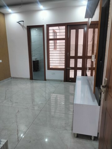 Room in 5 BHK Independent House at Dhakoli Village – for Sale