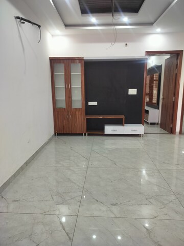 Room in 5 BHK Independent House at Dhakoli Village – for Sale