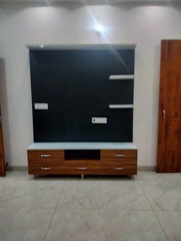 Room in 5 BHK Independent House at Dhakoli Village – for Sale
