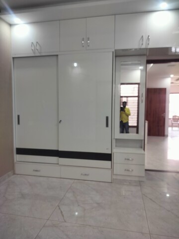 Room in 5 BHK Independent House at Dhakoli Village – for Sale
