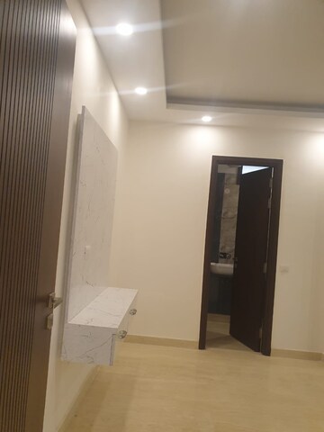 Room in 3 BHK Builder Floor at Lajpat Nagar Iii – for Sale