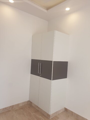 Furnished Amenities in 3 BHK Builder Floor at Lajpat Nagar Iii – for Sale