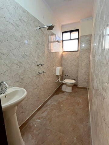 रेसिडेंशियल बिल्डर फ्लोर वर्ग फुट फॉर रेंट इन द्वारका मोर दिल्ली  7670533