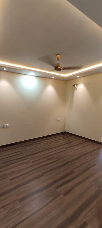 Room in 3 BHK Apartment at Central Park II-Bellevue, Sector 48 – for Sale
