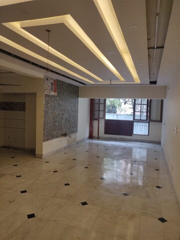 Room in 2 BHK Apartment at Raheja Gardenia, Shivaji Nagar – for Sale