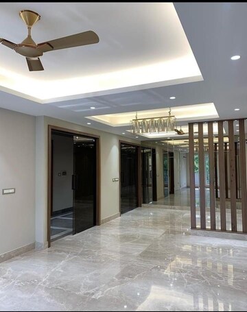 Room in 3 BHK Builder Floor at Mahavir Enclave – for Sale