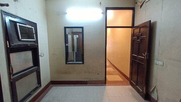 रेसिडेंशियल बिल्डर फ्लोर वर्ग फुट फॉर रेंट इन उत्तम नगर दिल्ली  7670857