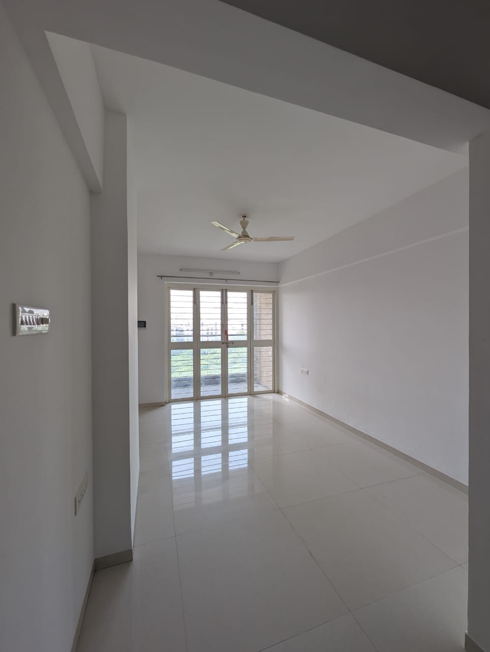 2 BHK Apartment For Rent in Kohinoor Reina