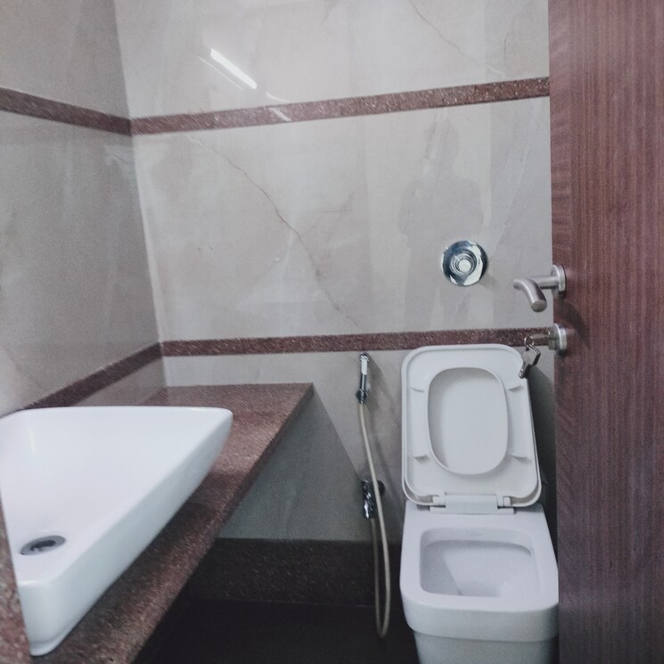 Bathroom, chandak-ideal 3 Bedroom 1750 Sq.Ft. Apartment In Juhu Mumbai 7671265