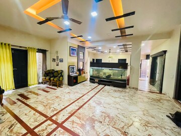 Parking in 6+ BHK Villa at Gomti Nagar – for Sale