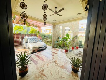 Parking in 6+ BHK Villa at Gomti Nagar – for Sale