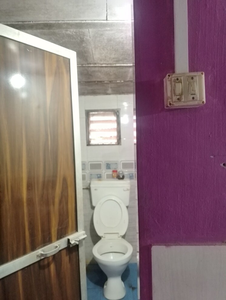 Bathroom, sakinaka 90 feet road 1.5 Bedroom 470 Sq.Ft. Independent House In Sakinaka 90 Feet Road Mumbai 7672087