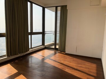 Room in 4 BHK Apartment at M3M Golf Estate, Sector 65 – for Rent