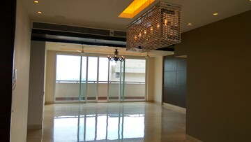 Room in 5 BHK Apartment at Salcon The Verandas, Sector 54 – for Rent