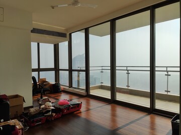 Room in 4 BHK Apartment at M3M Golf Estate, Sector 65 – for Rent