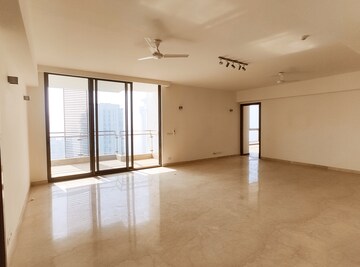 Room in 4 BHK Apartment at M3M Golf Estate, Sector 65 – for Rent