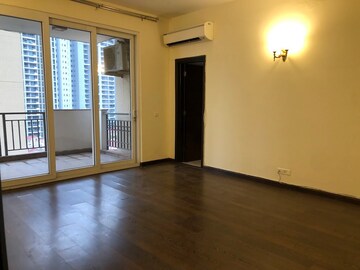 Room in 5 BHK Apartment at Emaar The Palm Springs, Sector 54 – for Rent