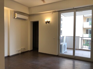 Room in 5 BHK Apartment at Emaar The Palm Springs, Sector 54 – for Rent