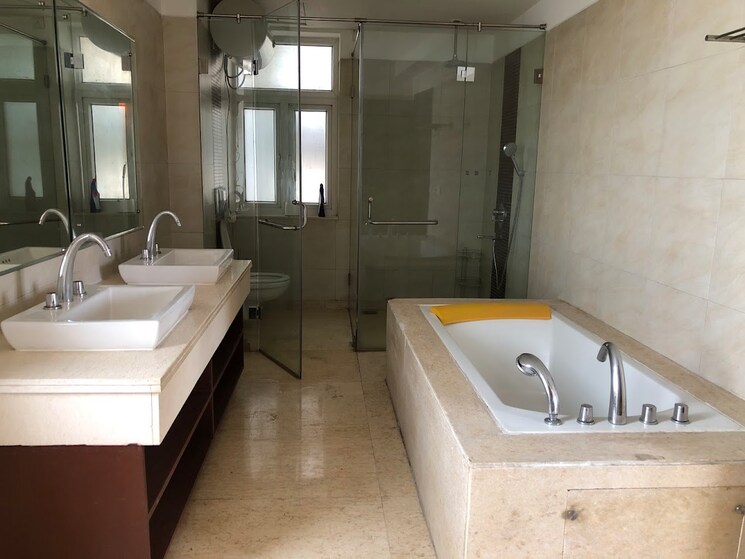 Kitchen, emaar-the-palm-springs 5 Bedroom 4600 Sq.Ft. Apartment In Sector 54 Gurgaon 7672154