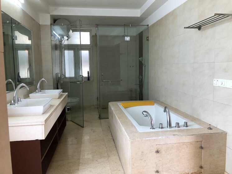 Kitchen, emaar-the-palm-springs 5 Bedroom 4600 Sq.Ft. Apartment In Sector 54 Gurgaon 7672154