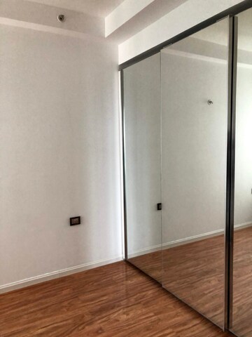 Furnished Amenities in 4 BHK Apartment at DLF The Crest, Sector 54 – for Rent