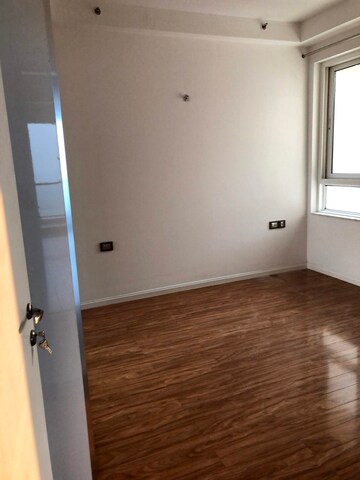 Furnished Amenities in 4 BHK Apartment at DLF The Crest, Sector 54 – for Rent
