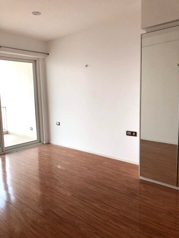 Furnished Amenities in 4 BHK Apartment at DLF The Crest, Sector 54 – for Rent