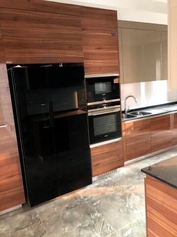 Furnished Amenities in 4 BHK Apartment at DLF The Crest, Sector 54 – for Rent