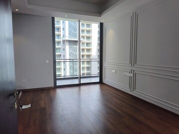 Room in 4 BHK Apartment at Suncity Platinum Towers, Sector 28 – for Rent