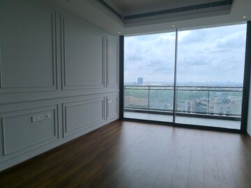 Room in 4 BHK Apartment at Suncity Platinum Towers, Sector 28 – for Rent