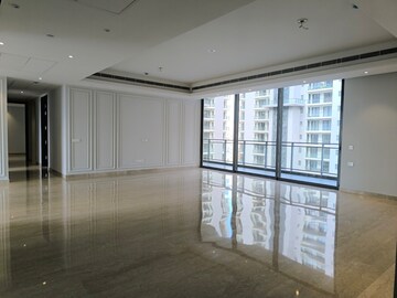Room in 4 BHK Apartment at Suncity Platinum Towers, Sector 28 – for Rent