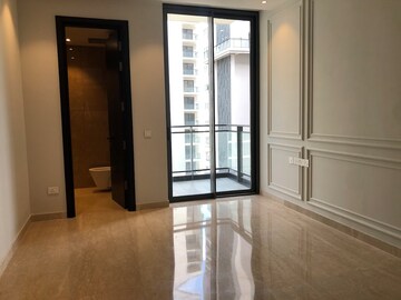 Room in 4 BHK Apartment at Suncity Platinum Towers, Sector 28 – for Rent