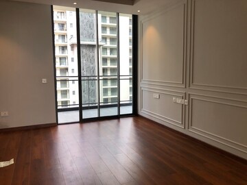 Room in 4 BHK Apartment at Suncity Platinum Towers, Sector 28 – for Rent