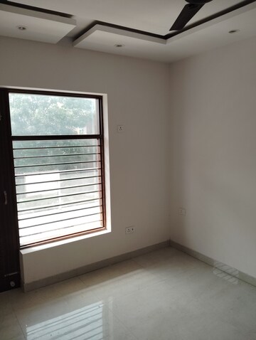 Room in 4 BHK Builder Floor at Sector 37 – for Sale