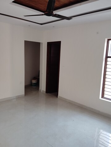 Room in 4 BHK Builder Floor at Sector 37 – for Sale