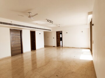 Room in 4 BHK Apartment at M3M Golf Estate, Sector 65 – for Rent