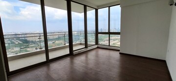 Room in 4 BHK Apartment at M3M Golf Estate, Sector 65 – for Rent