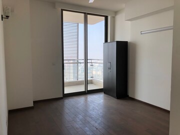 Room in 4 BHK Apartment at M3M Golf Estate, Sector 65 – for Rent