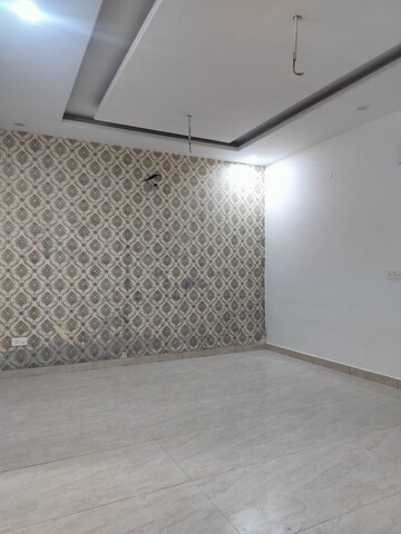 Room in 3 BHK Builder Floor at Dhakoli Village – for Sale