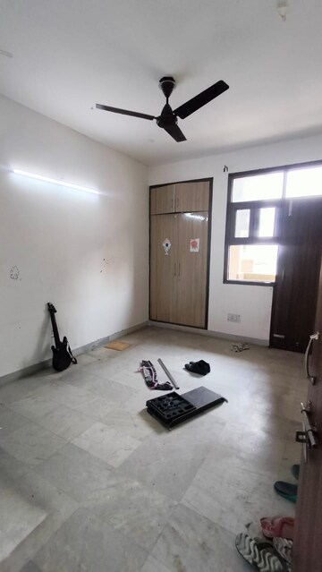 रेसिडेंशियल फ्लैट वर्ग फुट फॉर रेंट इन द्वारका दिल्ली  7672458